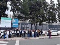 Trabajadores de centros de menores se concentran en Badajoz y piden rebajar la edad penal: "Les sale muy barato matar"