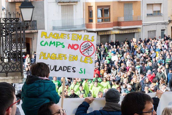 Archivo - Concentración en protesta por el macroproyecto solar Magda