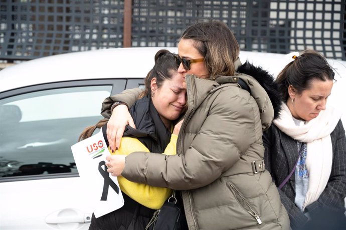 Manifestación por la Educadora social asesinada en un piso tutelado por tres menores, en la calle Castillo de Benquerencia de la urbanización Guadiana.
