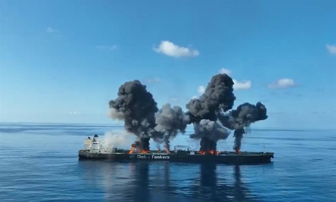 Archivo - Arquivo - Houthis divulgam imagens do ataque e bombardeio do navio-tanque grego 'Sounion' no Mar Vermelho