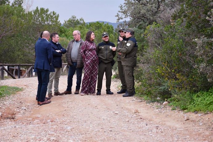 La consejera de Sostenibilidad y Medio Ambiente de la Junta de Andalucía, Catalina García, ha visitado este lunes el inicio de las obras en la vía pecuaria 'Colada de las Minas' en Alhaurín de la Torre