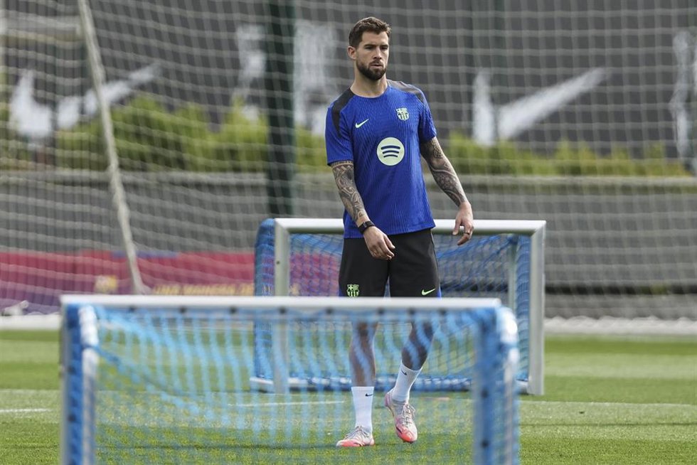 El jugador del FC Barcelona Iñigo Martínez en un entrenamiento
