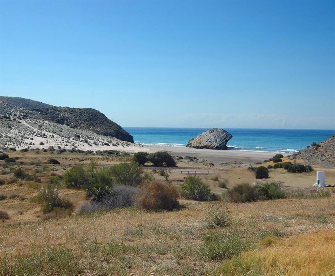 Archivo - Playa de Mónsul, en el Parque Natural de Cabo de Gata-Níjar (Almería).