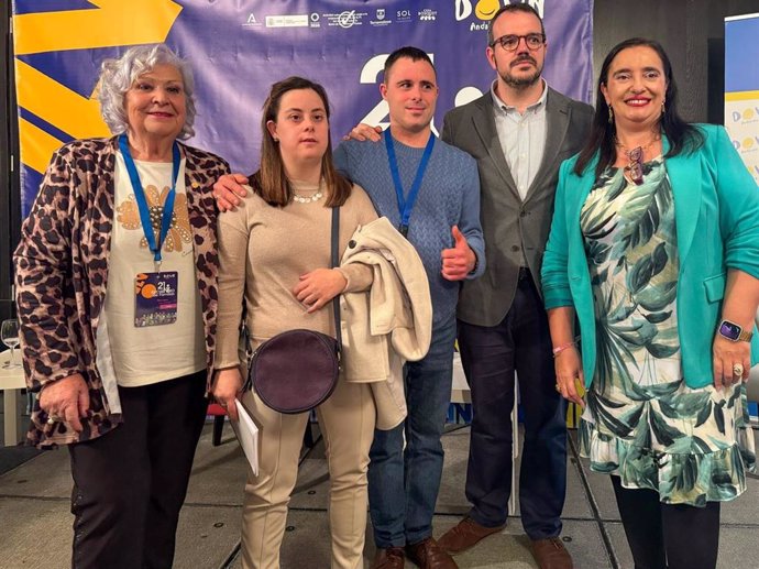 La Directora Gerente Del Virgen De Las Nieves, María Ángeles García Rescalvo, A La Derecha En La Imagen