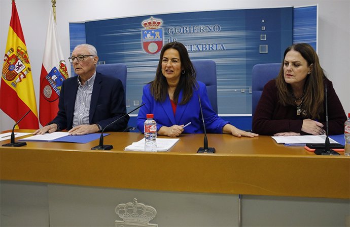La consejera de Inclusión Social, Juventud, Familias e Igualdad, Begoña Gómez, presenta en rueda de prensa el Servicio de Promoción de la Autonomía Personal.