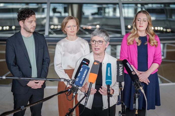 Líderes de Los Verdes ofrecen una rueda de prensa en Berlín