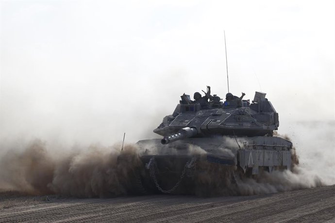 Archivo - Arquivo - Um tanque israelense na Faixa de Gaza (arquivo)