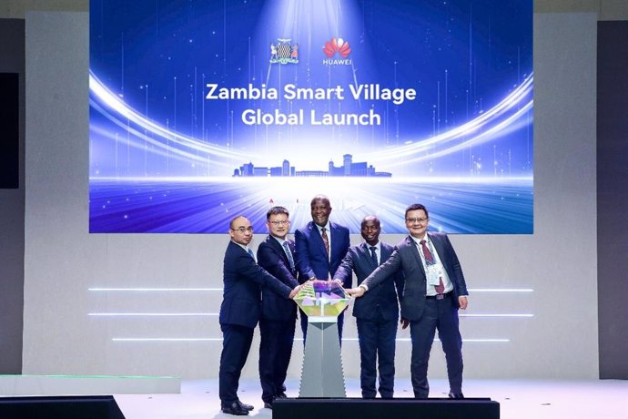 Ministry of Science and Technology of Zambia and Huawei Launch the global Smart Village Showcase (Left to right: Victor Guo, President of Sub-Saharan Africa Enterprise Business, Huawei; Li Junfeng (Wind), CEO of Global Public Sector BU, Huawei; Felix C. M