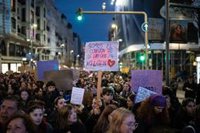 Feministas celebran la participación en las manifestaciones del sábado en Madrid por el 8M a pesar de la lluvia