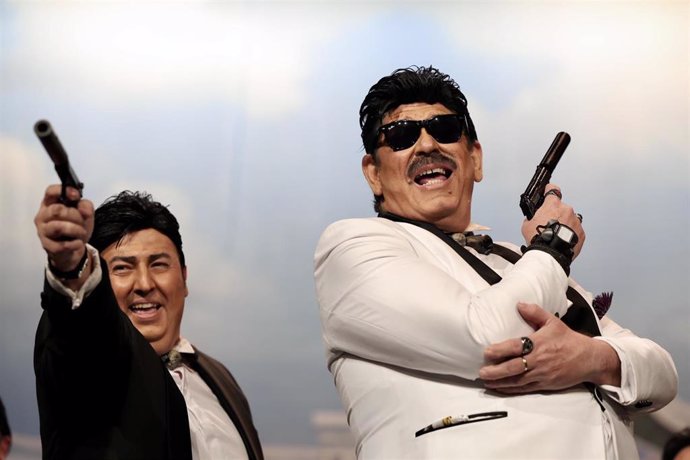 El Yuyu con su chirigota 'Los James Bond que da gloria verlos'. 