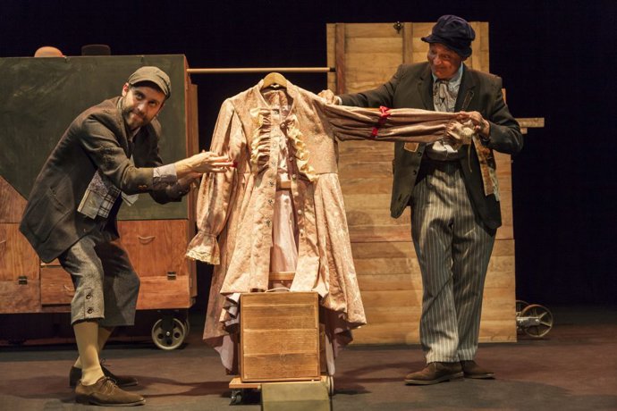 Archivo - La obra 'Un traje nuevo para el emperador', de La Pera Limonera, representada en 2024 dentro del programa Abecedaria.