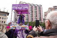 Polémica en Asturias: Hermandad de Estudiantes denuncia "ultraje" de la Virgen de Covadonga en el 8M