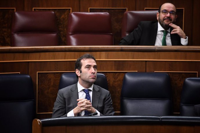 Archivo - El ministro de Economía y Comercio, Carlos Cuerpo, durante una sesión de control al Gobierno en el Congreso de los Diputados, a 11 de diciembre de 2024, en Madrid (España). El PP encara la sesión de control al Gobierno de hoy en el Congreso como