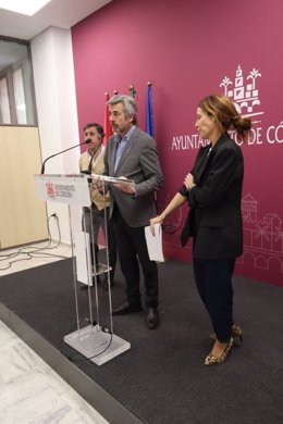 Miguel Ángel Torrico conMarián Aguilar y Miguel Ruiz Madruga.