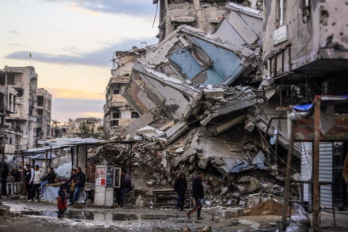 Un edificio destrozado en Jan Yunis, en el sur de la Franja de Gaza
