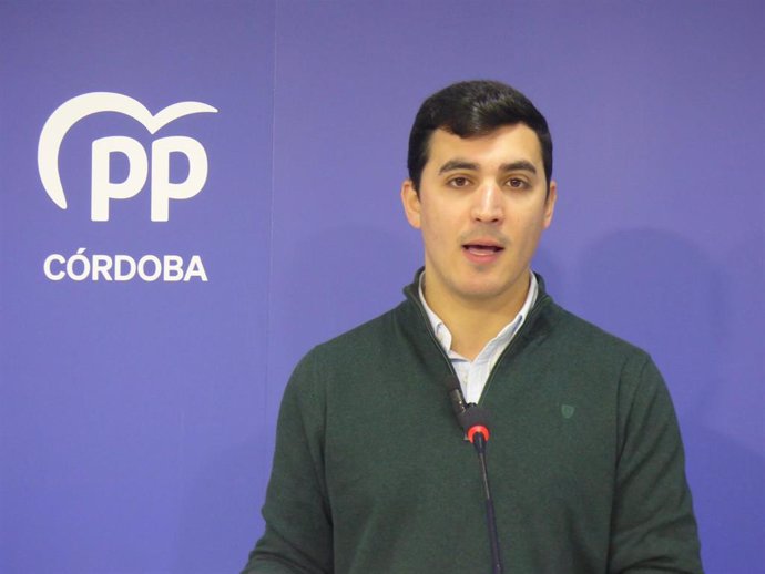 El parlamentario andaluz del PP por Córdoba José Carlos García, en la sede provincial de su partido.
