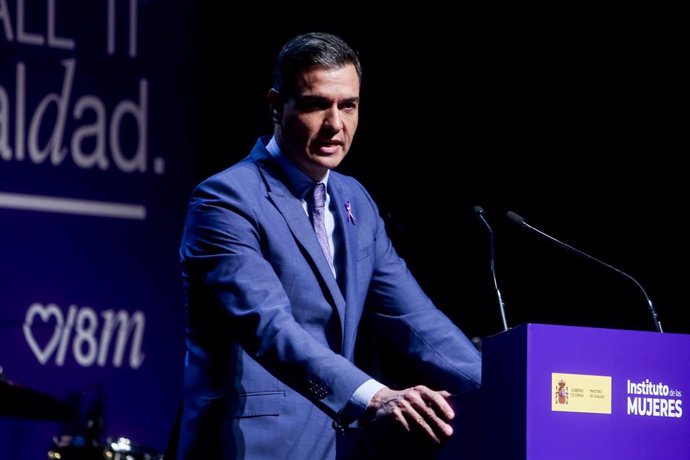 Archivo - El presidente del Gobierno, Pedro Sánchez, interviene en el acto institucional organizado con motivo del 8 de Marzo, Día Internacional de la Mujer, en el Círculo de Bellas Artes de Madrid, a 7 de marzo de 2022, en Madrid (España). 