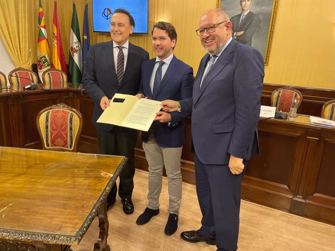 Gómez Villamandos (izda.), junto a Fernando Priego (centro) y Manuel Torralbo.