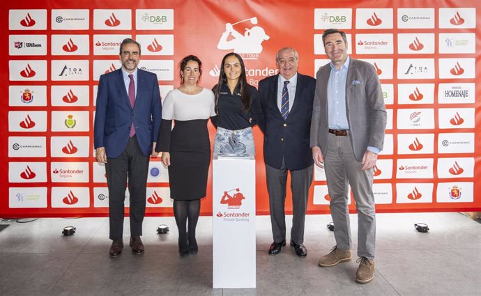 De izda a dcha: Victor Allende, Alicia Garrido, María Herráez, Juan Guerrero-Burgos y Felipe Martín tras la presentación del Santander Golf Tour 2025