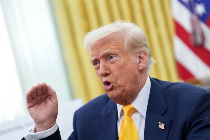 7 de março de 2025, Washington, Distrito de Columbia, EUA: O presidente dos Estados Unidos, Donald J. Trump, faz uma declaração sobre empregos no Salão Oval da Casa Branca, em Washington.