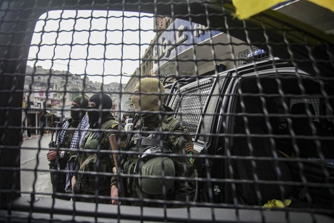 Archivo - January 5, 2025, Nablus, West Bank, Palestine: Palestinian security forces take position to secure a rally to mark the 60th anniversary of the founding of the Fatah movement headed by Palestinian Authority President Mahmoud Abbas. Hundreds of Pa