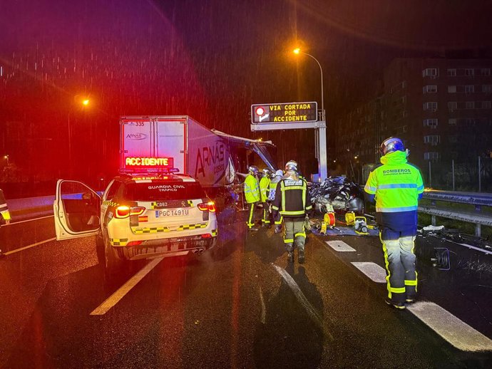 Duas pessoas morreram na manhã desta terça-feira em dois acidentes de trânsito no mesmo ponto da A-4, perto da cidade de Valdemoro.