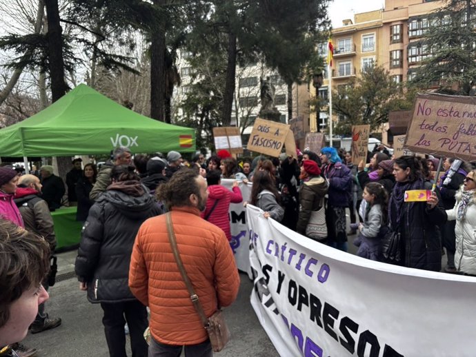 Vox y los convocantes del 8M en Cuenca chocan en la manifestación