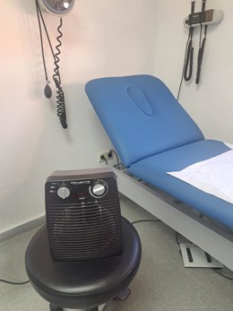 Estufa en el Centro de Salud Espartero ante la falta de calefacción