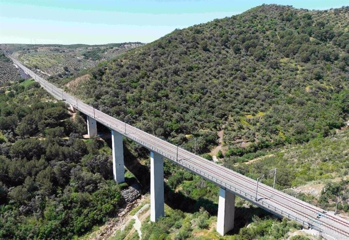 Archivo - Viaducto de Viñuelas