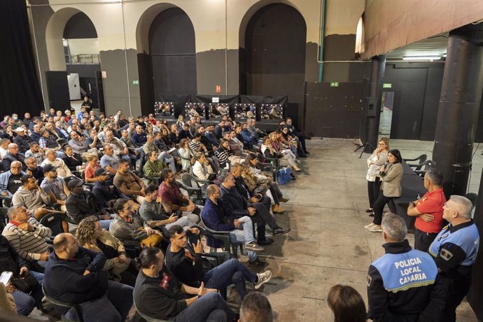 Reunión con lo carroceros de la Gran Cabalgata de Las Palmas de Gran Canaria