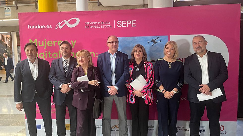 La UCLM acoge en Albacete una jornada centrada en la mujer, innovación, digitalización y pyme.