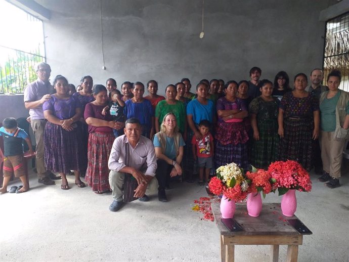La directora de la Agencia de Cooperación al Desarrollo, Beatriz Coto, durante el viaje que realizó el año pasado a Guatemala para visitar los proyectos de cooperación que realiza Asturias en este país.