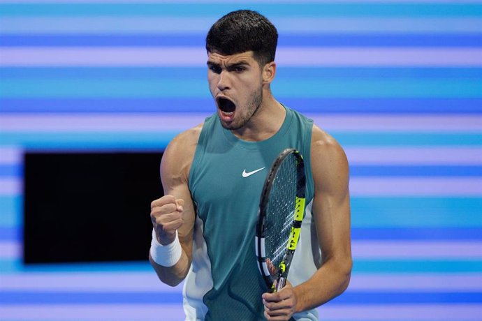 El tenista español Carlos Alcaraz celebra un punto durante un torneo
