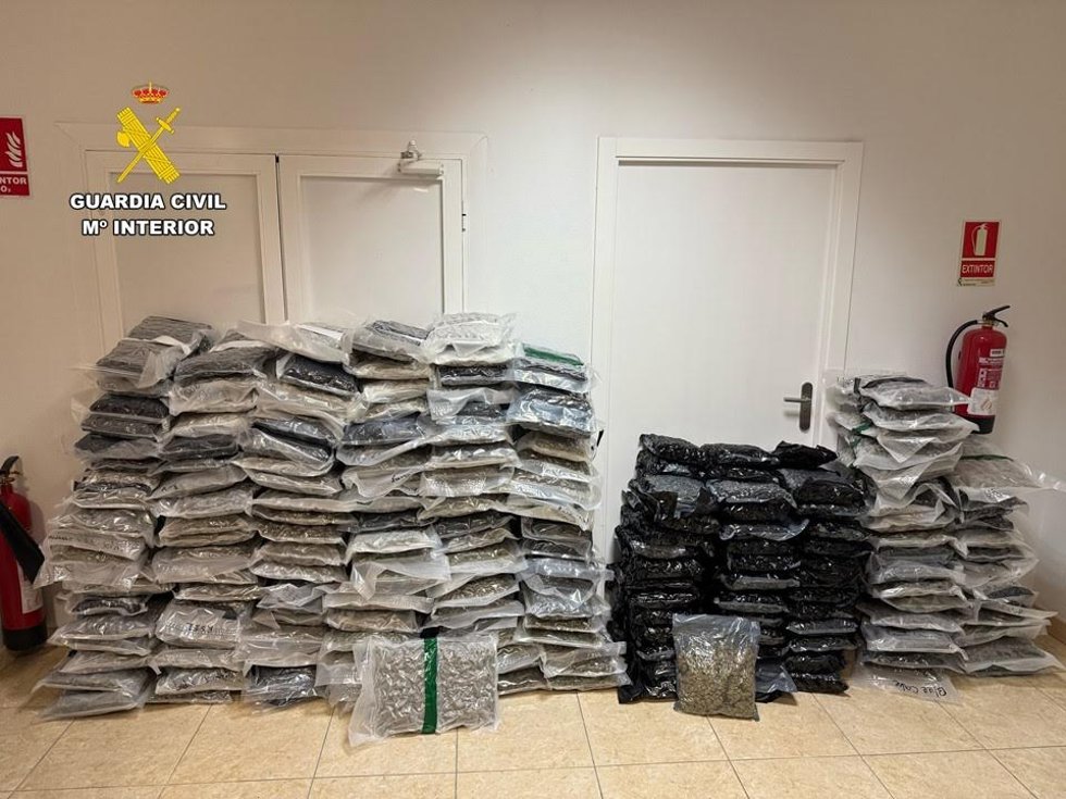 Detenido en El Campello (Alicante) con 110 kilos de marihuana preparada para distribuir por el norte de Europa.