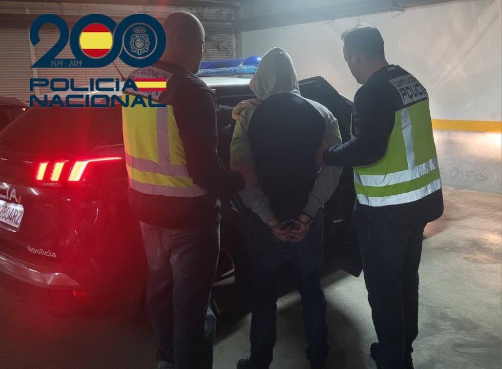 La Policía Nacional detiene a cuatro personas por amenazar y obligar a hacer un bizum