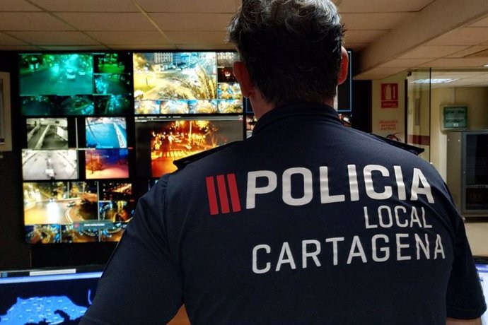 Archivo - Un Policía Local de Cartagena en la sala