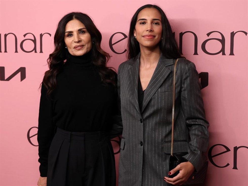 Encarna Salazar y su hija, Carolina Trillo, durante el desfile de la firma, 'Encinar'