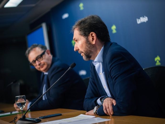El gerente de la ADER, Luis Pérez Echeguren, que ha estado acompañado por el secretario general de la FER, Eduardo Fernández, en la presentación