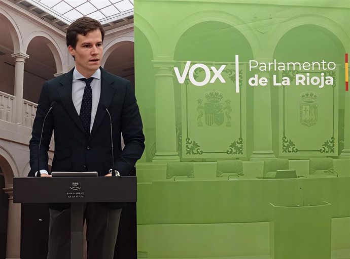 El portavoz de Vox en el Parlamento, Ángel Alda, en comparecencia de prensa