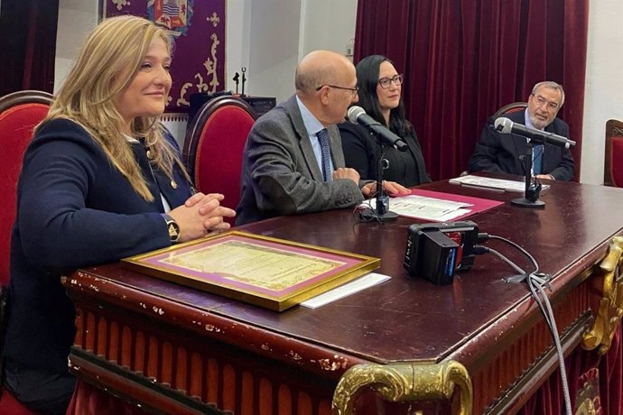 La concejala de Turismo del Ayuntamiento de Cartagena, Beatriz Sánchez, imparte la conferencia 'La promoción turística de la Semana Santa en Cartagena',