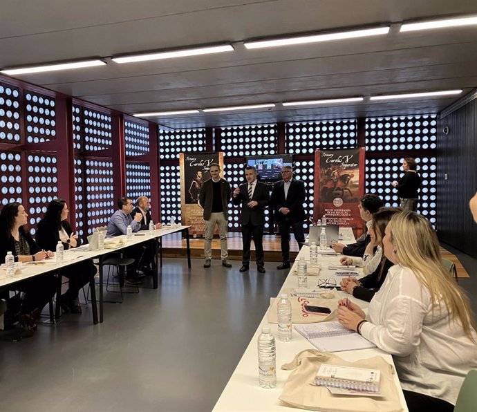 Logroño acoge este martes una reunión de los socios españoles de la Red de Cooperación de las Rutas del Emperador Carlos V, que ha abierto el alcalde de la ciudad, Conrado Escobar
