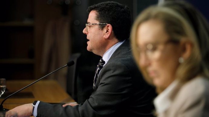 El portavoz y consejero de Hacienda, Gobernanza Pública y Sociedad Digital, Alfonso Domínguez, informa de los acuerdos adoptados por el Consejo de Gobierno