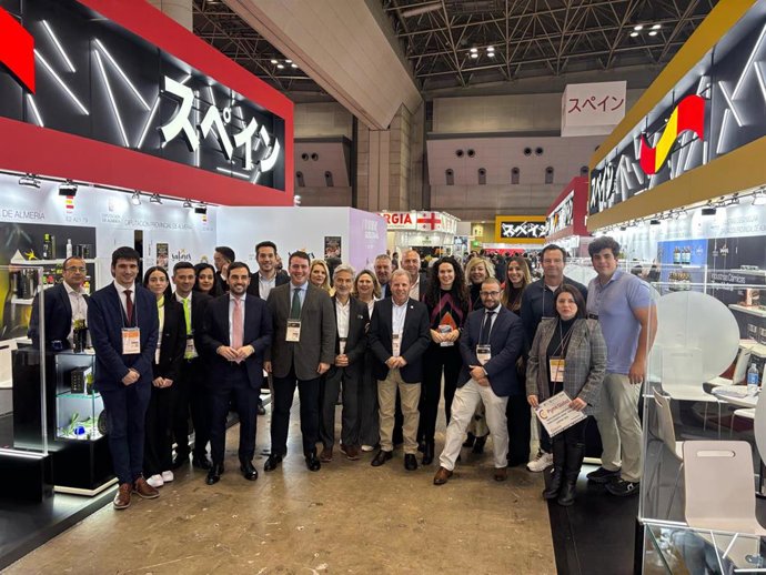 Representantes de la Diputación de Almería, la marca 'Sabores Almería' y la Cámara de Comercio, junto a empresarios almerienses, en la Feria Foodex Tokio.