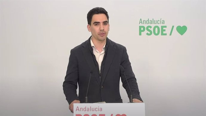 El secretario de Universidades del PSOE-A, Jorge Ibáñez, en rueda de prensa.