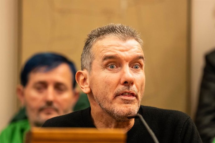 Archivo - El exfutbolista Juan Carlos Unzué ofrece una rueda de prensa tras la aprobación de la Ley ELA durante una sesión plenaria, en el Congreso de los Diputados, a 10 de octubre de 2024, en Madrid (España). El Pleno del Congreso debate y vota el dicta