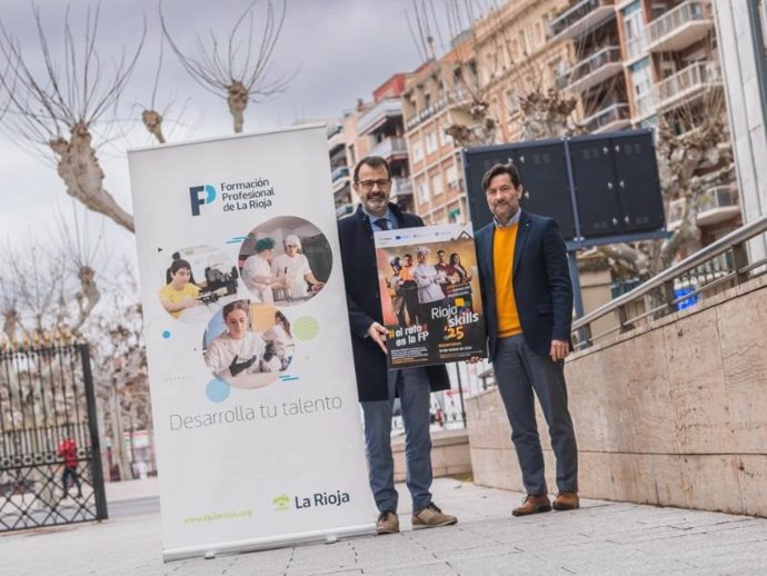 El viceconsejero de Educación, Universidades y Formación Profesional, Miguel Ángel Fernández, y el director general de Formación Profesional, Daniel Marín, presentan la nueva edición del campeonato regional de FP RiojaSkills 2025