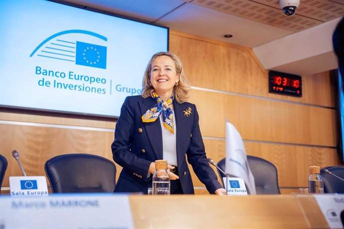 La presidenta del Banco Europeo de Inversiones (BEI), Nadia Calviño, presenta en una rueda de prensa los resultados anuales del Grupo BEI en España (2024), en la Comisión Europea de Madrid, a 19 de febrero de 2025, en Madrid (España). Calviño ha alertado 