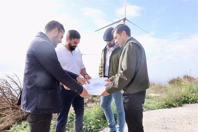 Visita de Vox a la zona donde se desarrollaría el parque eólico marino