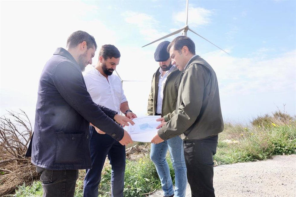 Visita de Vox a la zona donde se desarrollaría el parque eólico marino