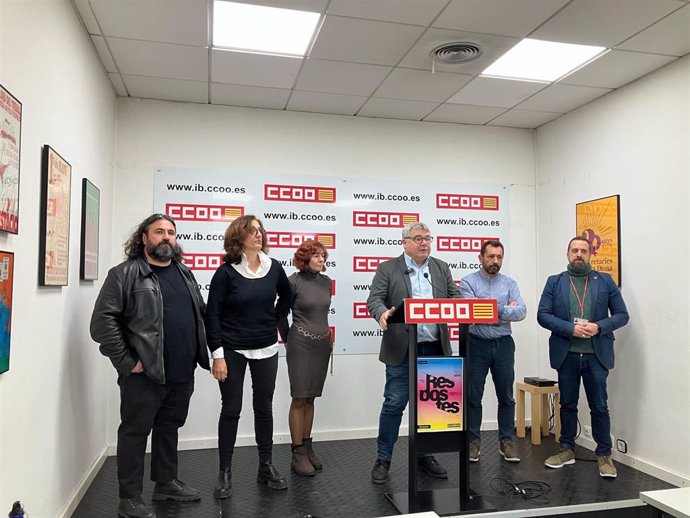 El secretario general de FSC-CCOO en Baleares, Pep Ginard (c).